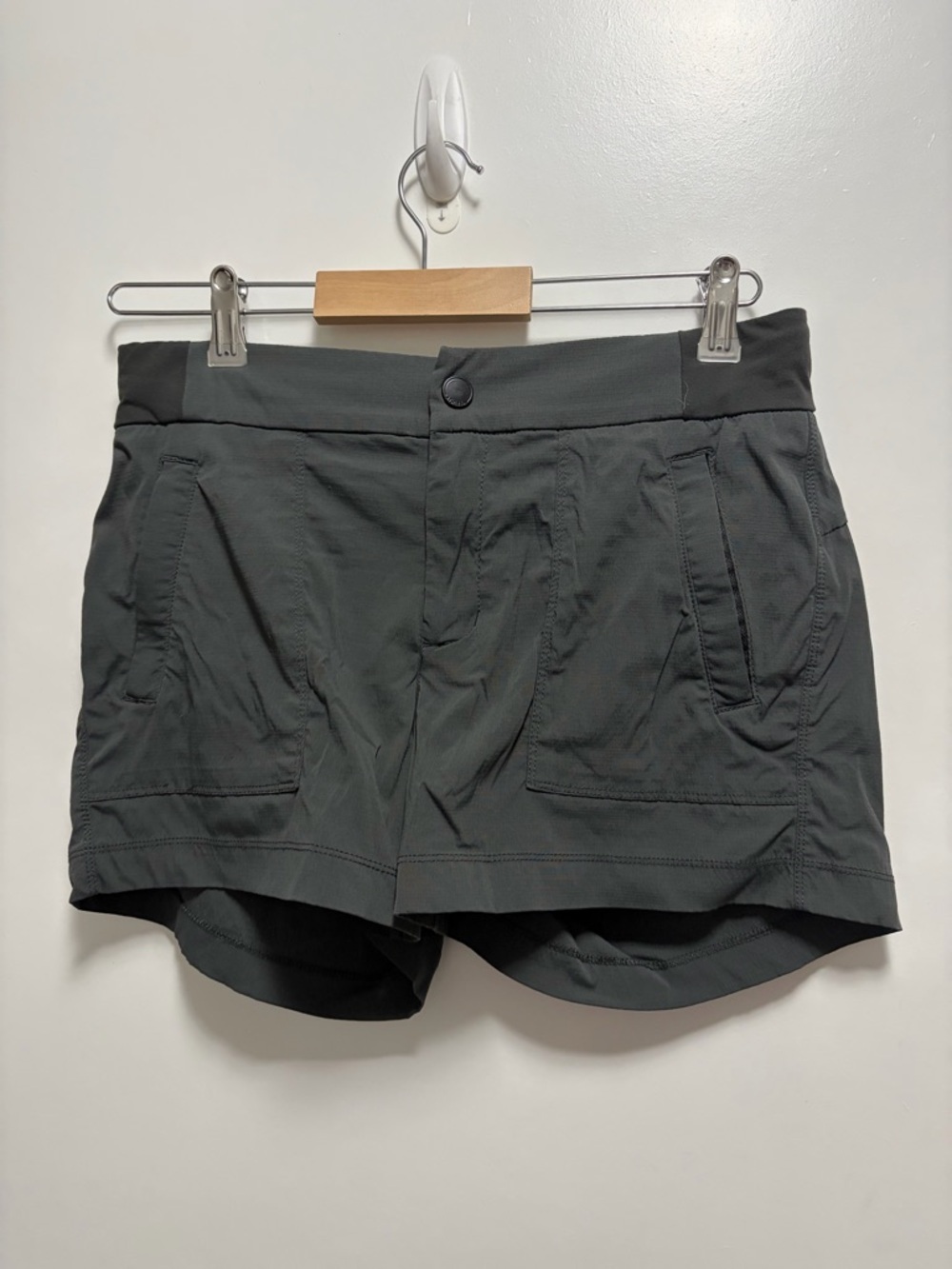 Athleta Trekkie North Shorts Gray Abrasion Resistant Quick Dry Wicking Size 4